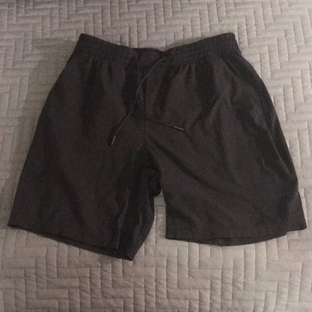 Men’s LuluLemon Pace Breaker 9” Shorts